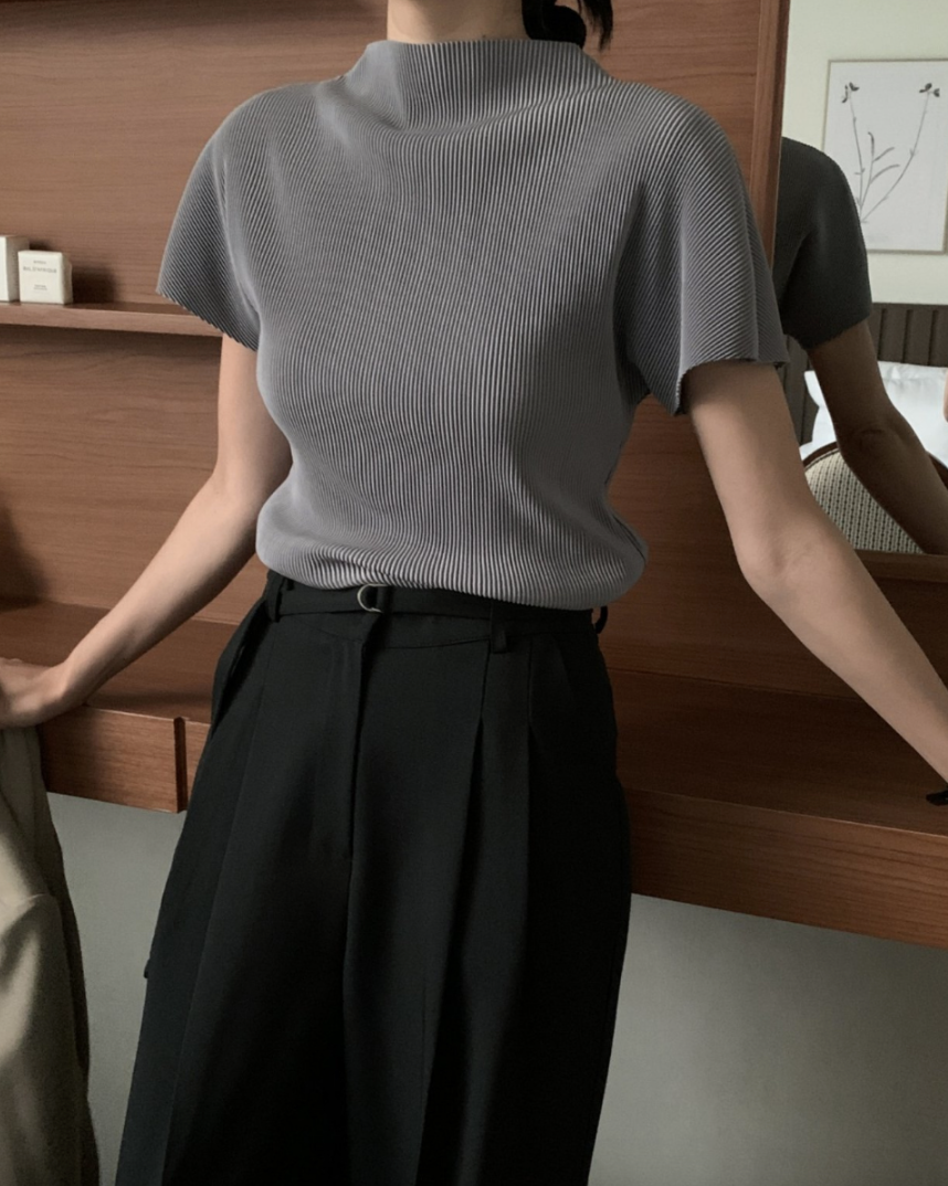 Half neck pleats top