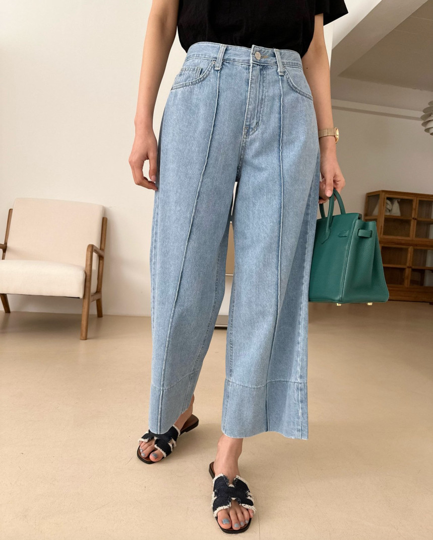 Light denim Pintuck Straight Leg Jeans