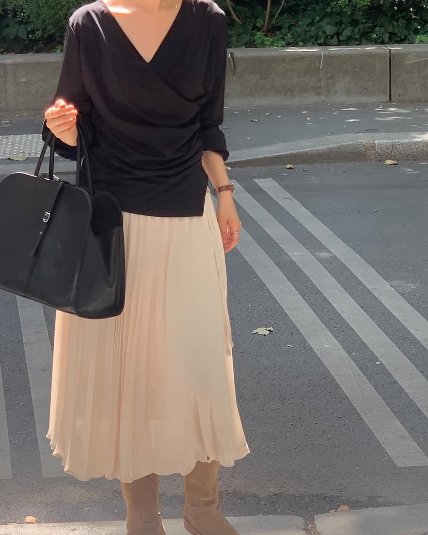 Accordion pleats skirt