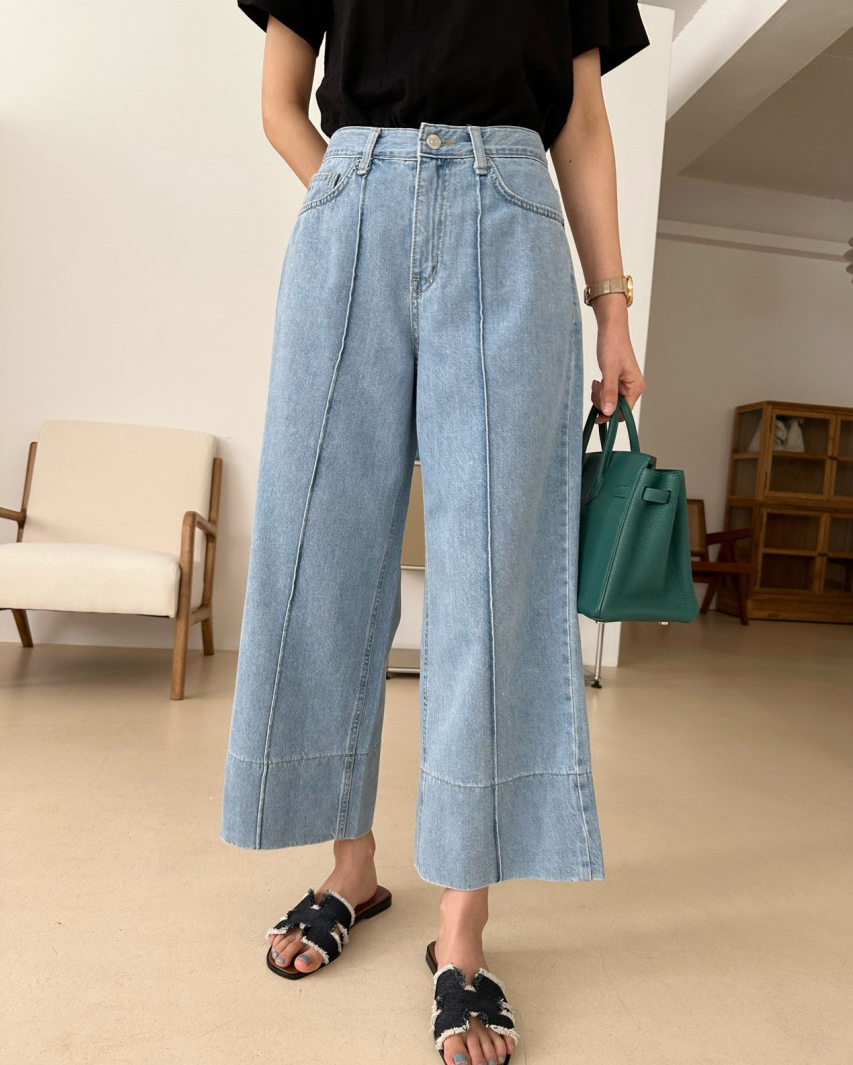 Light denim Pintuck Straight Leg Jeans