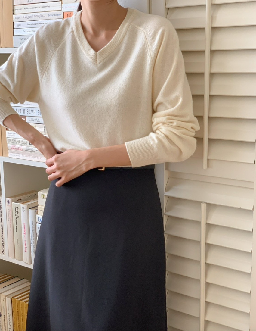 (F/W) Cashmere blend V neck sweater