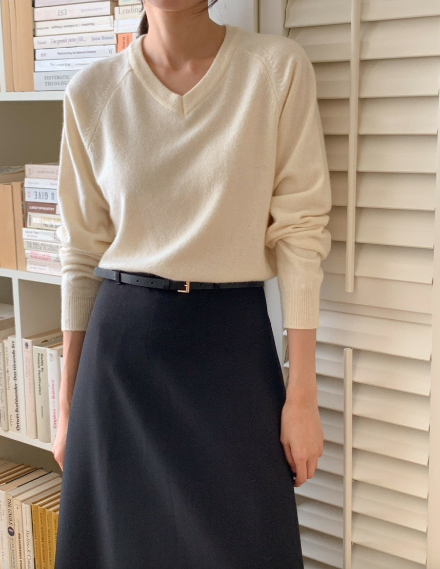 (F/W) Cashmere blend V neck sweater