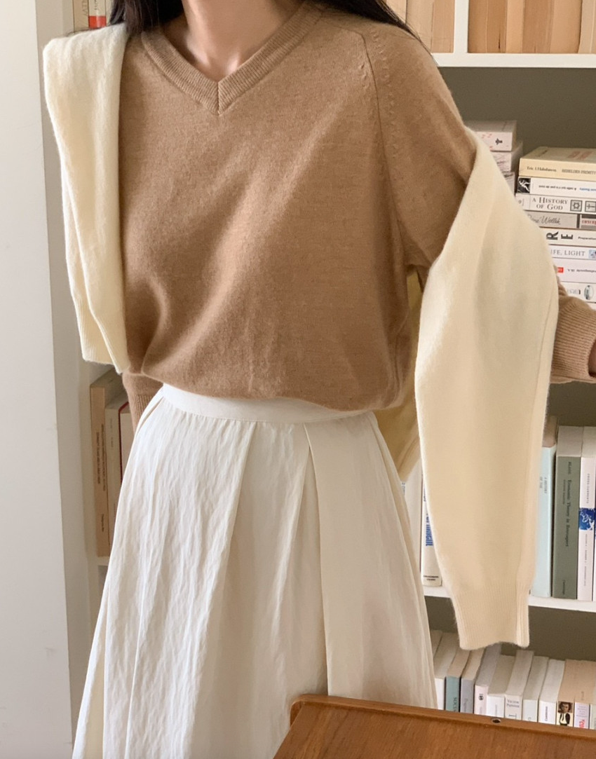 (F/W) Cashmere blend V neck sweater