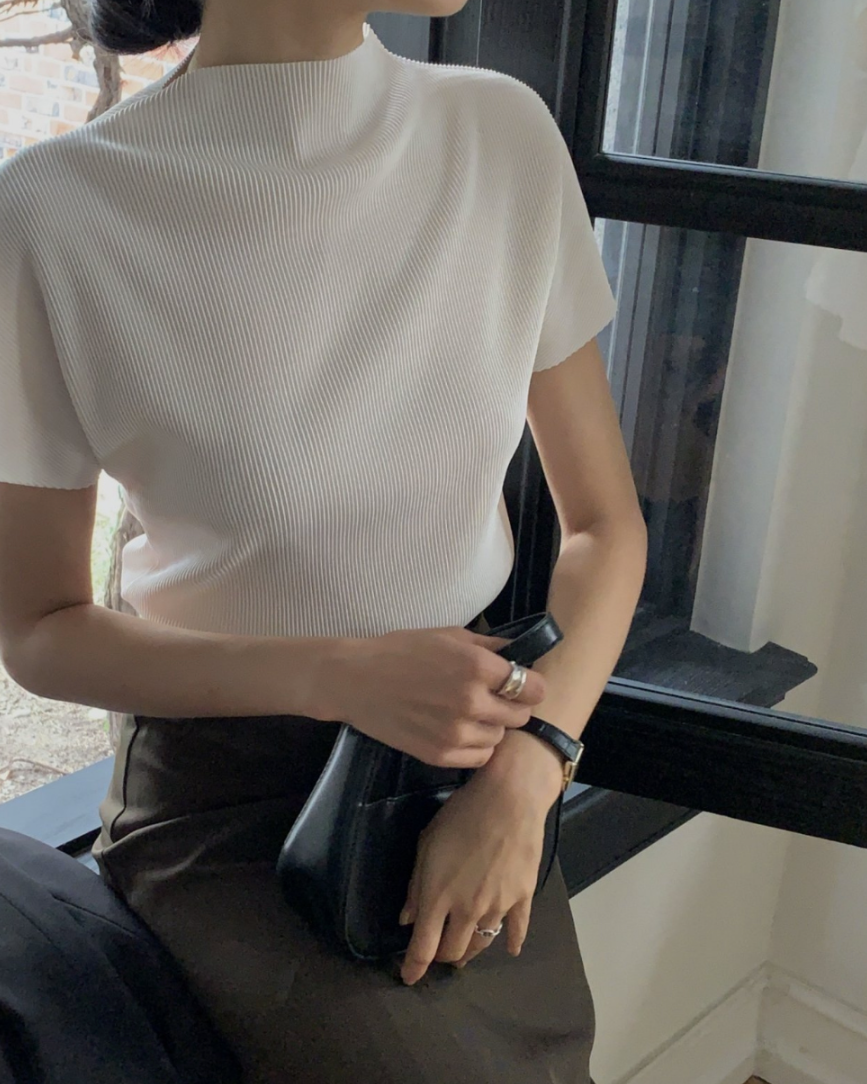 Half neck pleats top