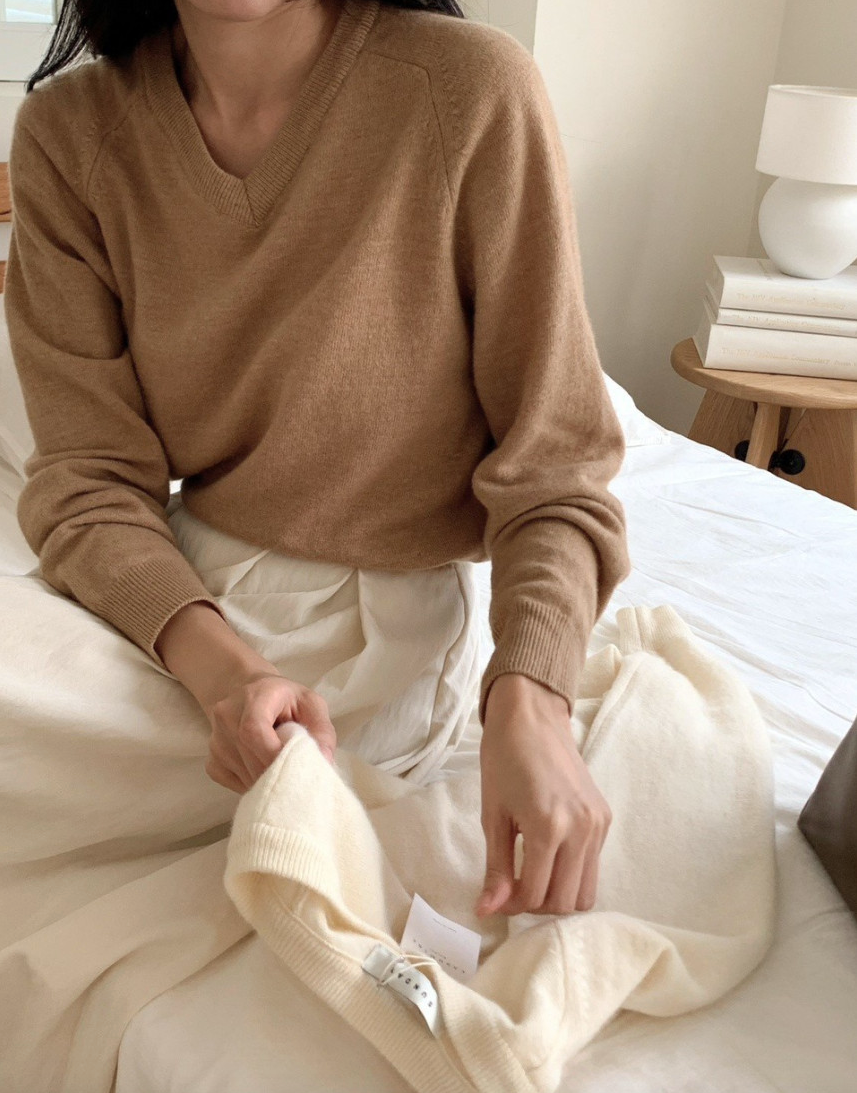 (F/W) Cashmere blend V neck sweater