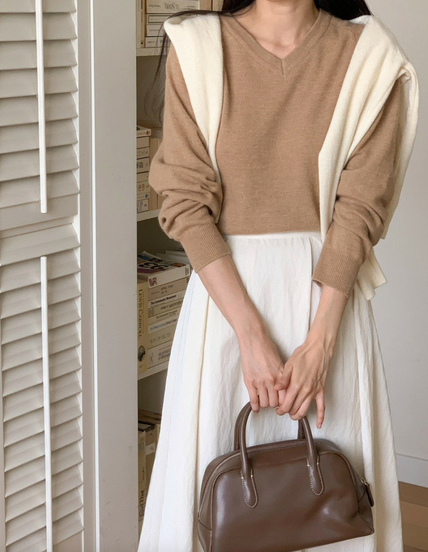 (F/W) Cashmere blend V neck sweater