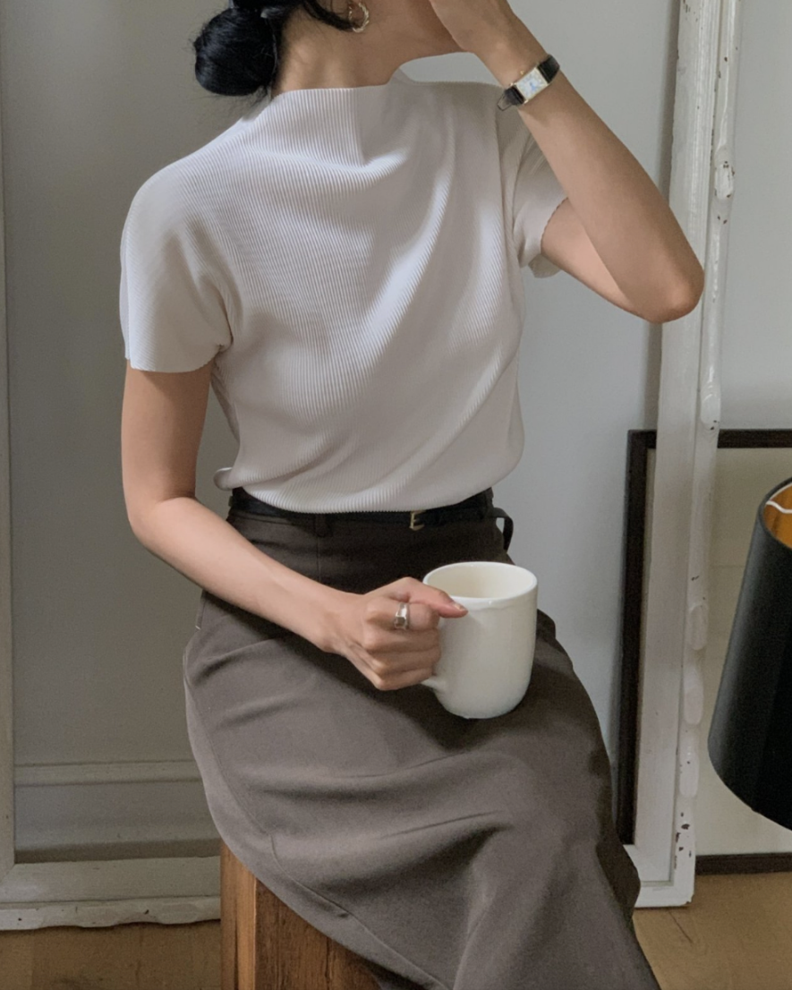 Half neck pleats top