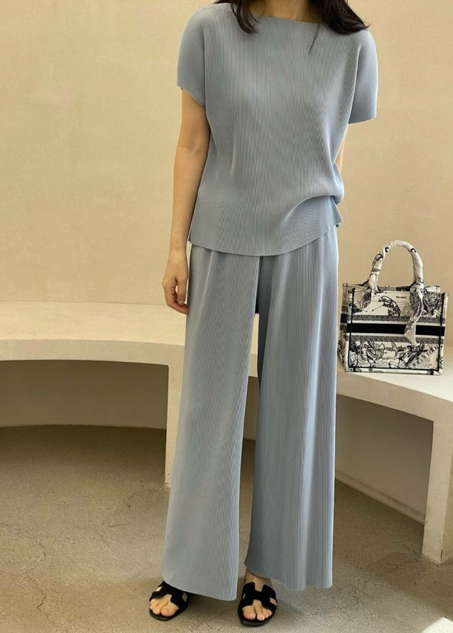 Pleated wide pants