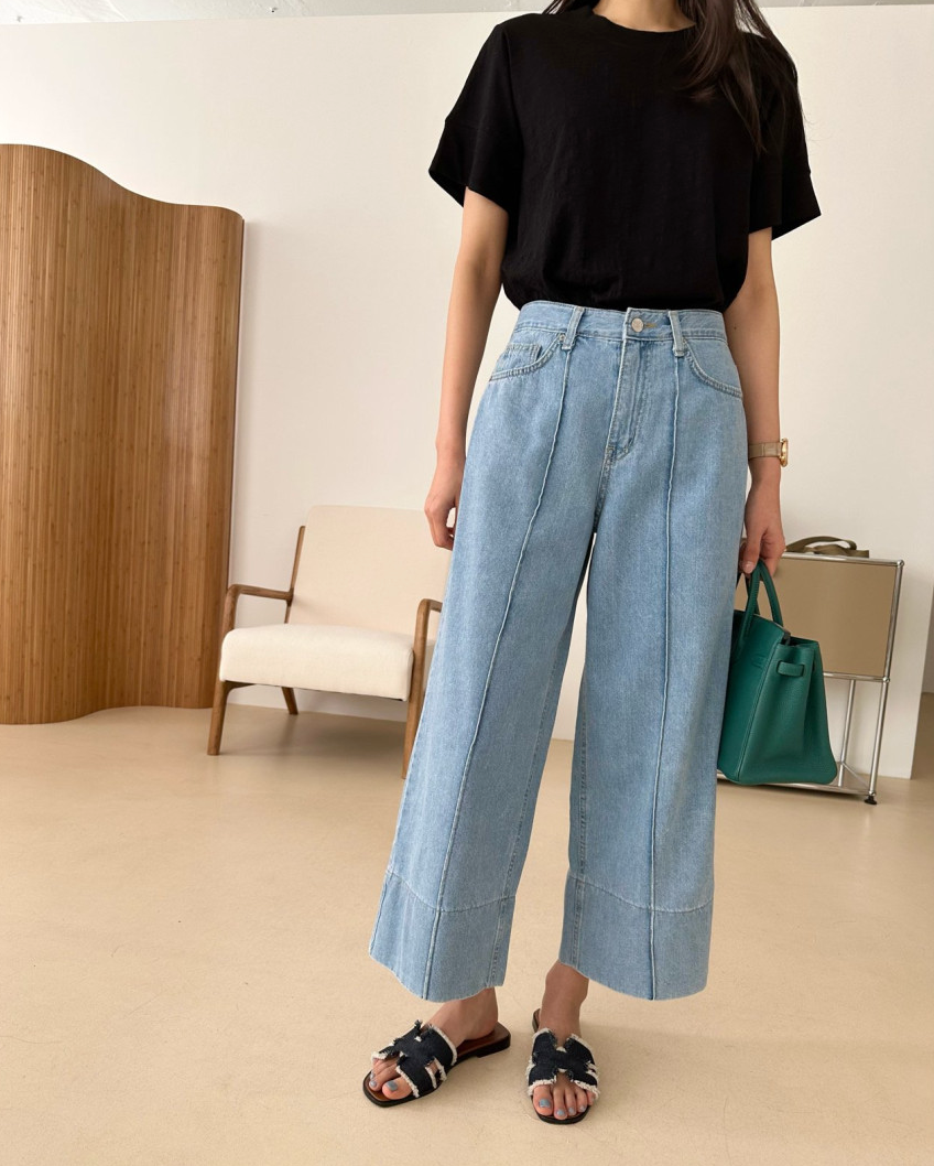 Light denim Pintuck Straight Leg Jeans