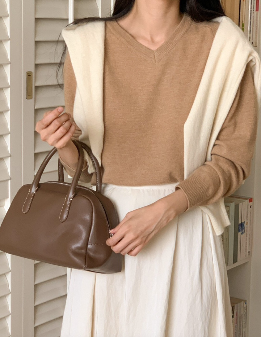 (F/W) Cashmere blend V neck sweater