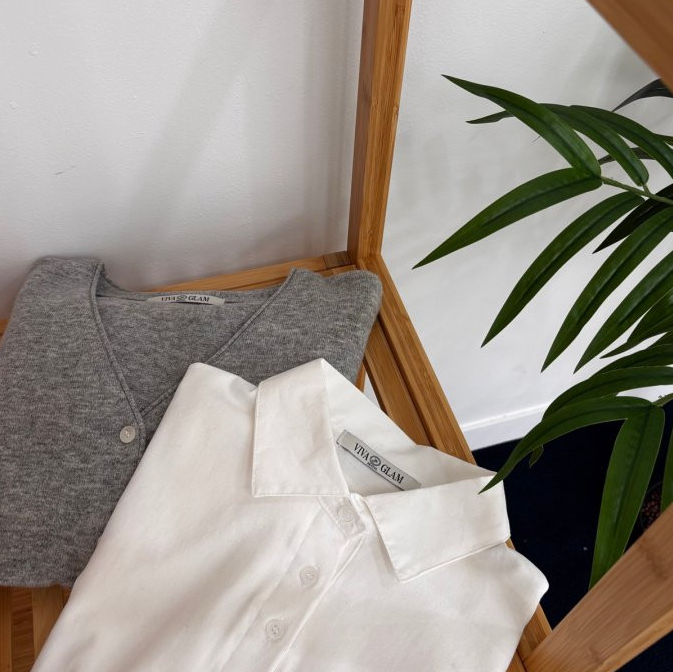 Contrast collar T-shirt