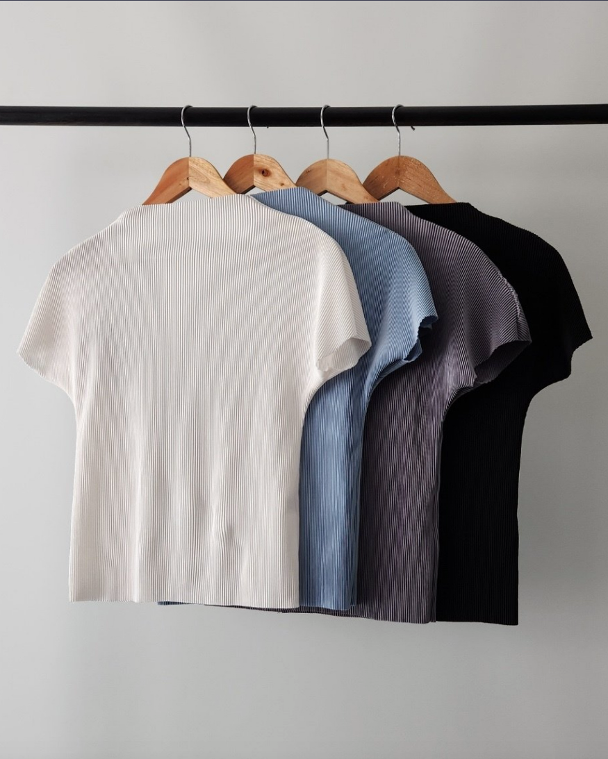 Half neck pleats top