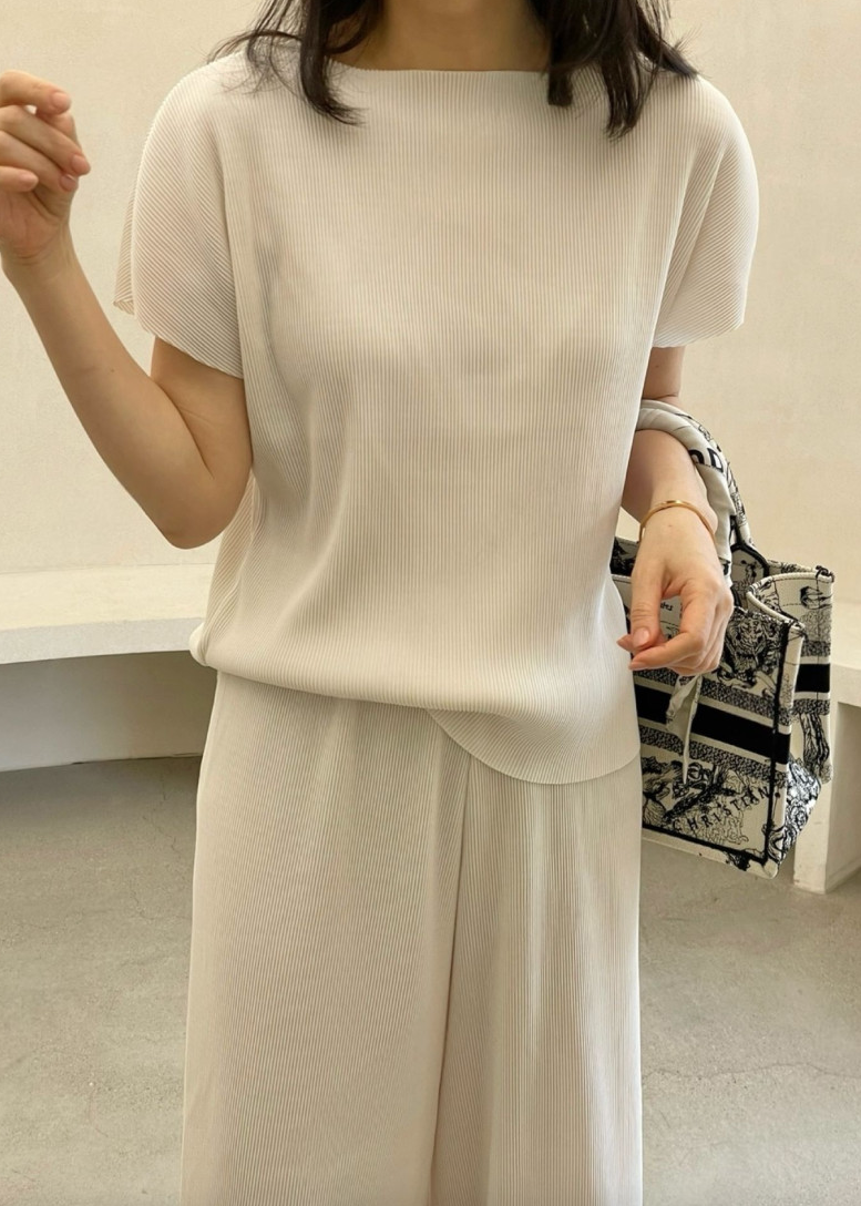 Pleated wide pants