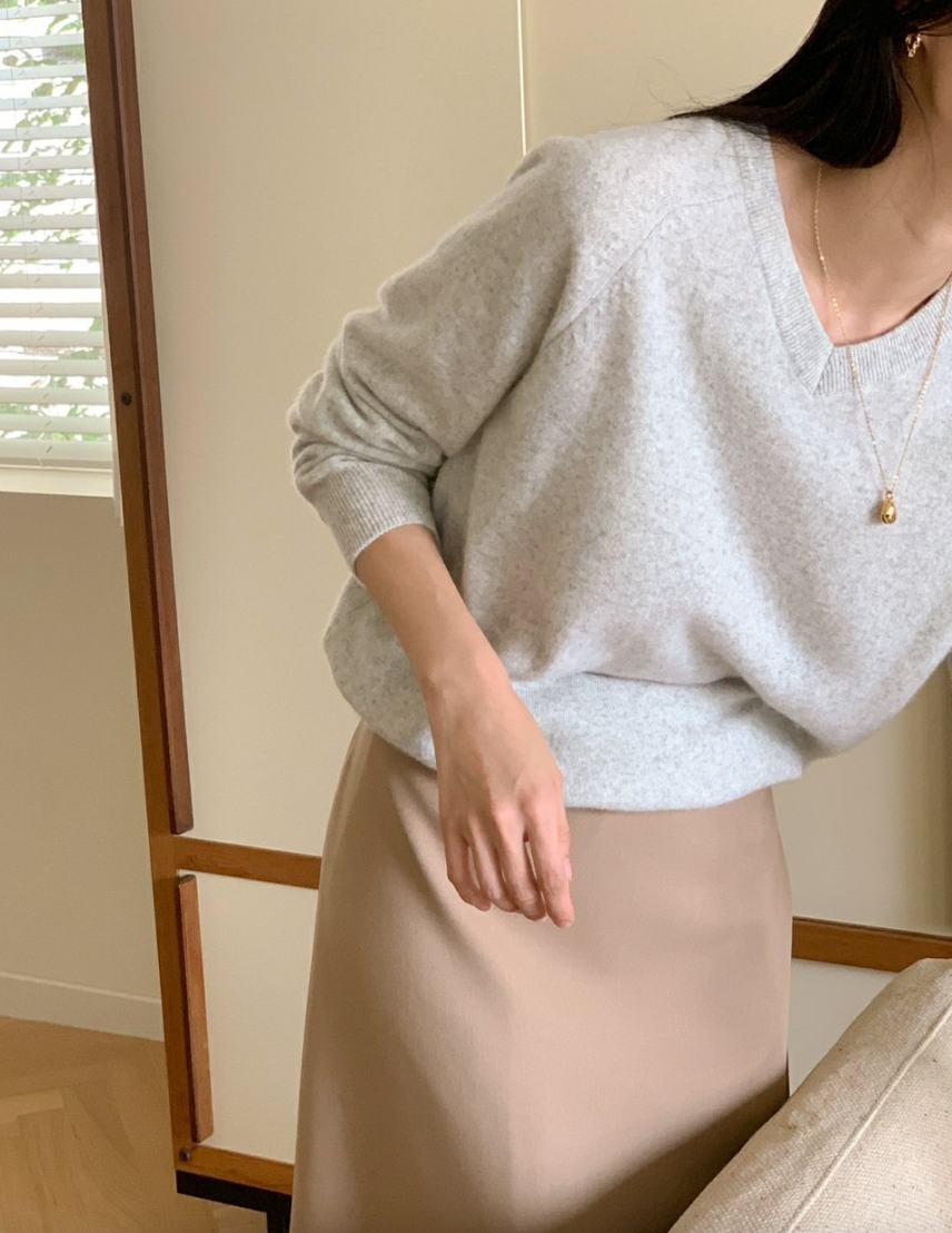 (F/W) Cashmere blend V neck sweater