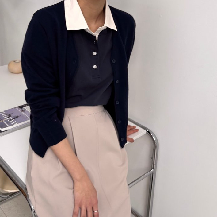 Contrast collar T-shirt