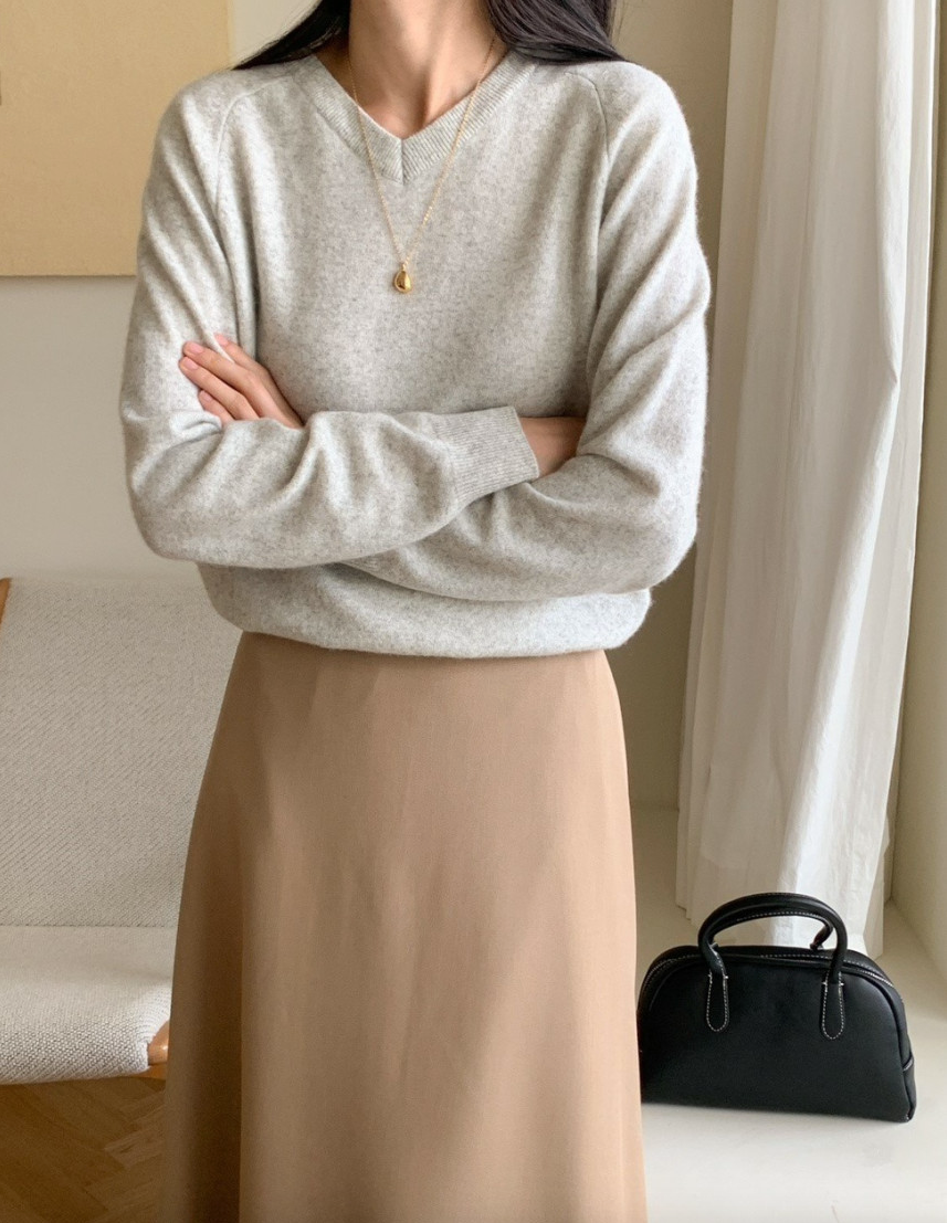 (F/W) Cashmere blend V neck sweater