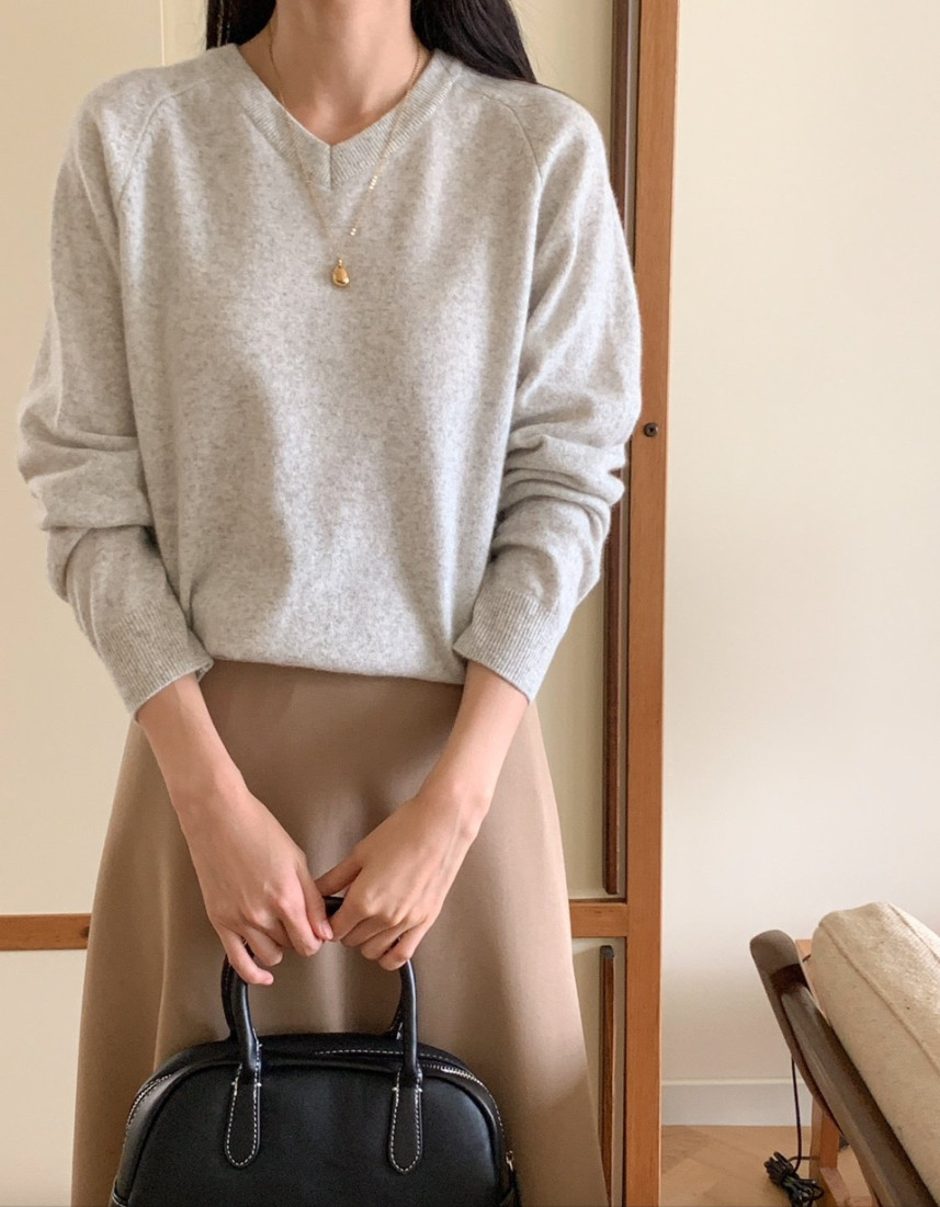 (F/W) Cashmere blend V neck sweater