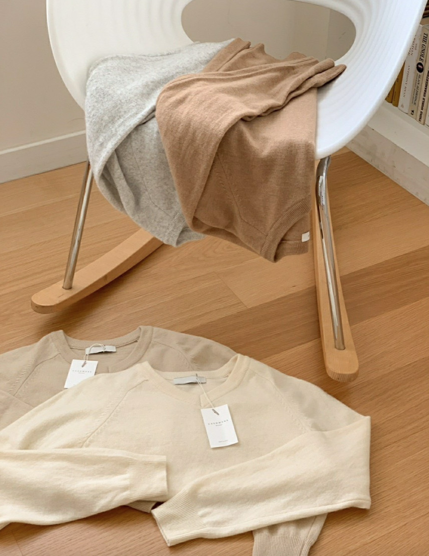 (F/W) Cashmere blend V neck sweater