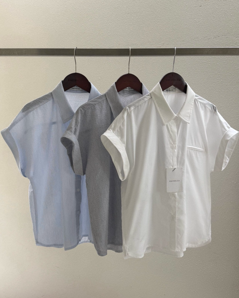Rolled-up cap sleeves shirt