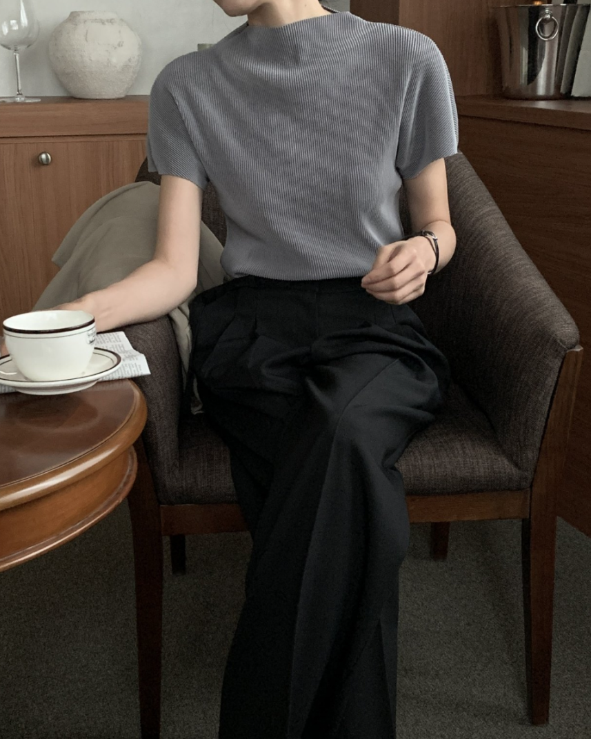 Half neck pleats top