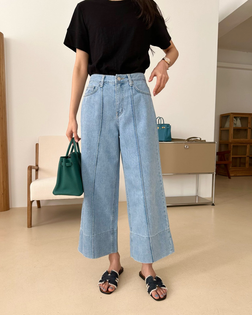 Light denim Pintuck Straight Leg Jeans