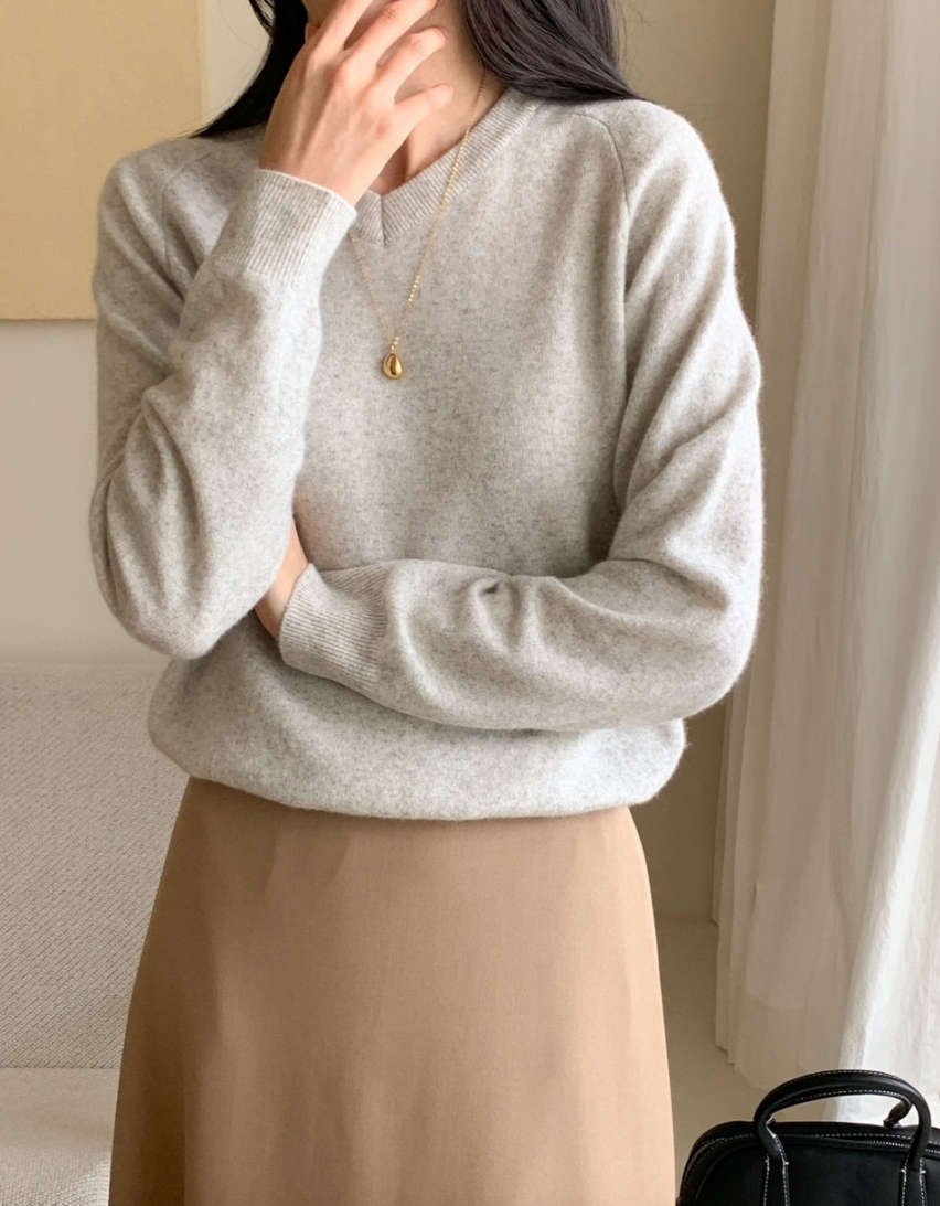 (F/W) Cashmere blend V neck sweater