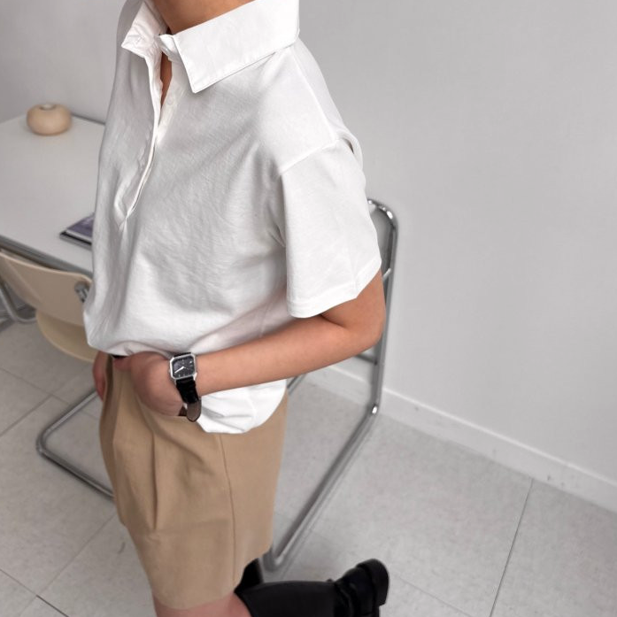 Contrast collar T-shirt