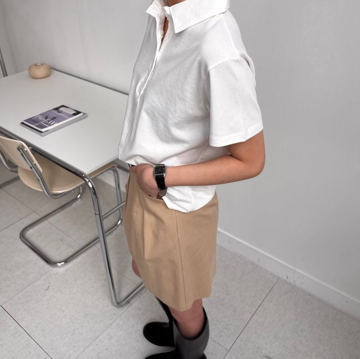Contrast collar T-shirt