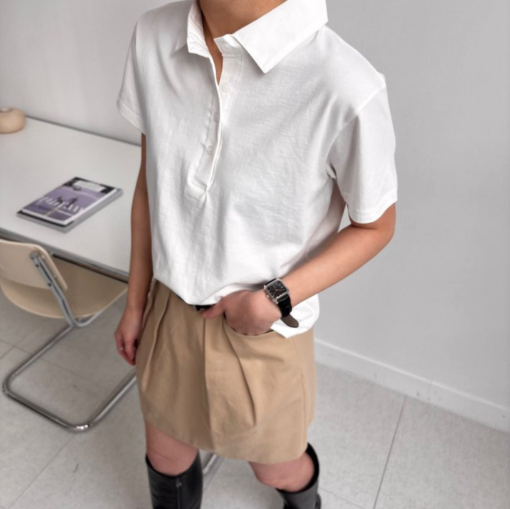 Contrast collar T-shirt