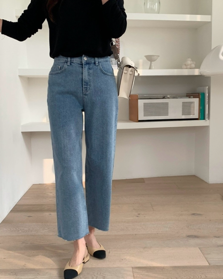 Relaxed straight jeans