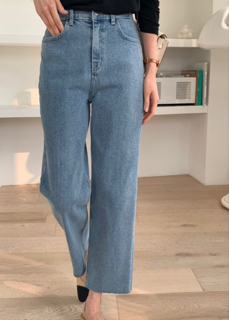 Relaxed straight jeans
