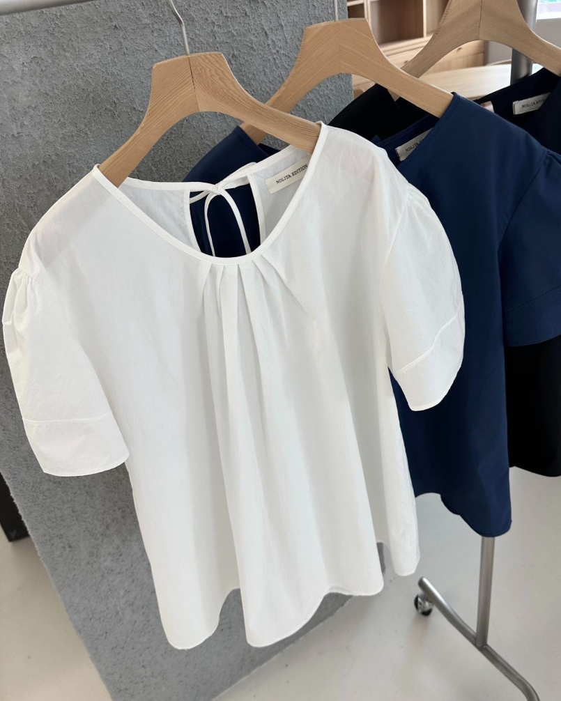 Puff sleeves blouse