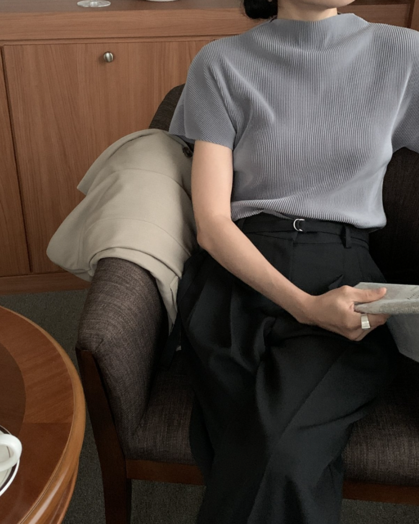 Half neck pleats top