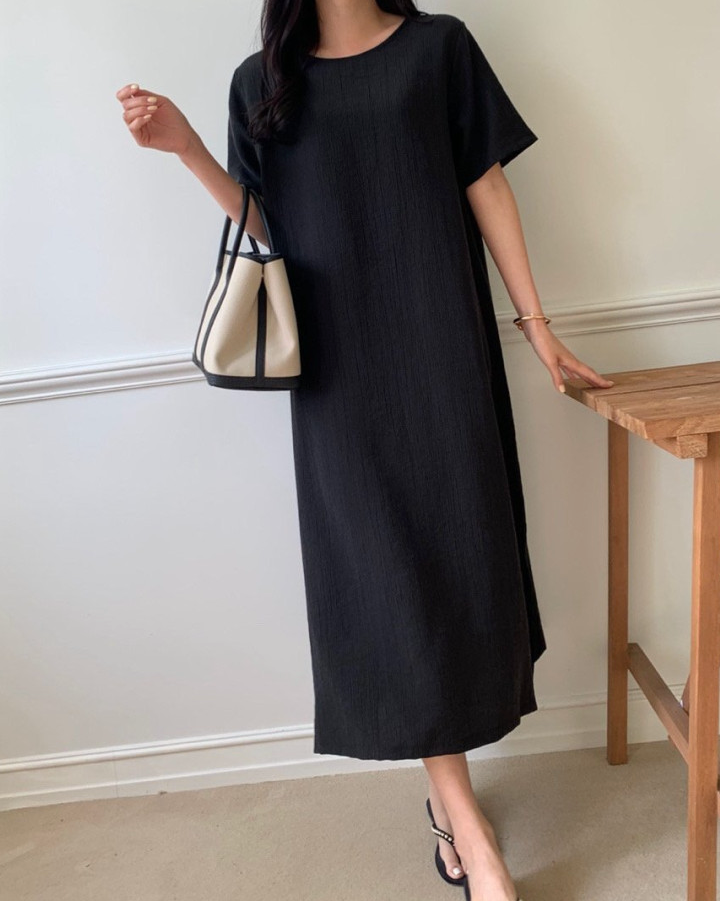 Minimal round neck dress
