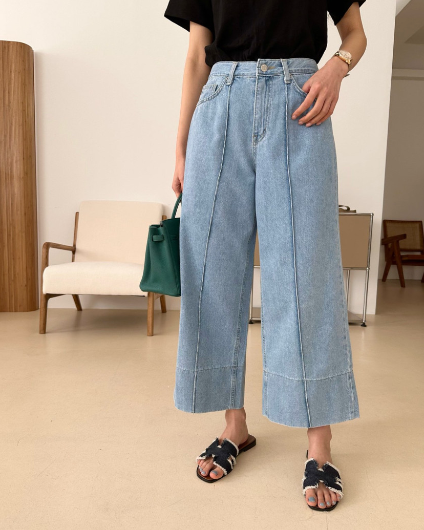 Light denim Pintuck Straight Leg Jeans