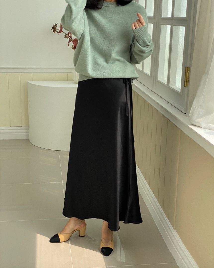 Glossy satin skirt