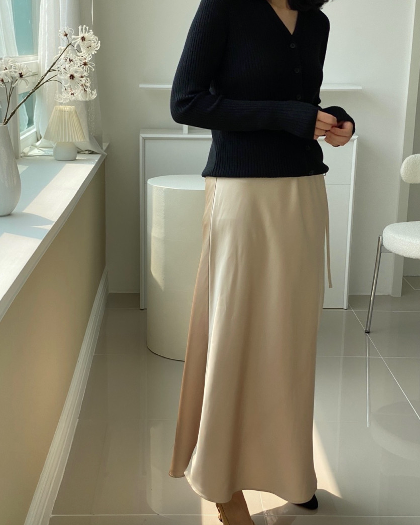 Glossy satin skirt