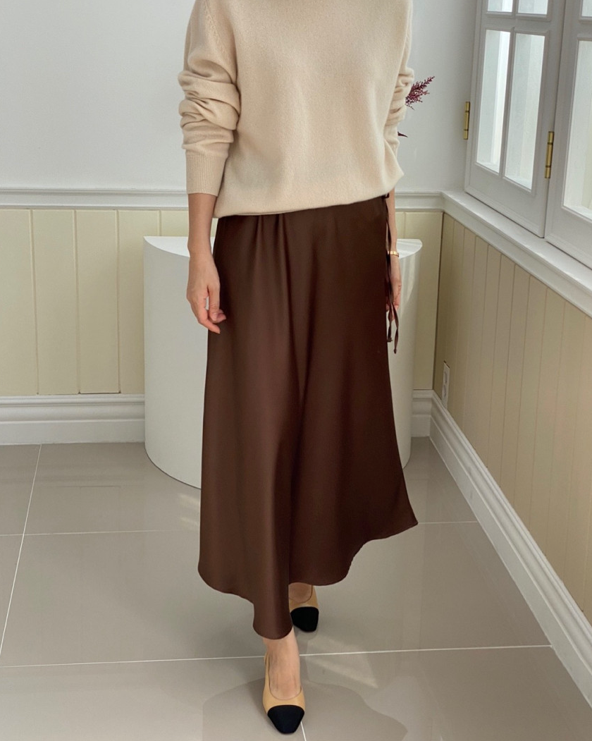Glossy satin skirt
