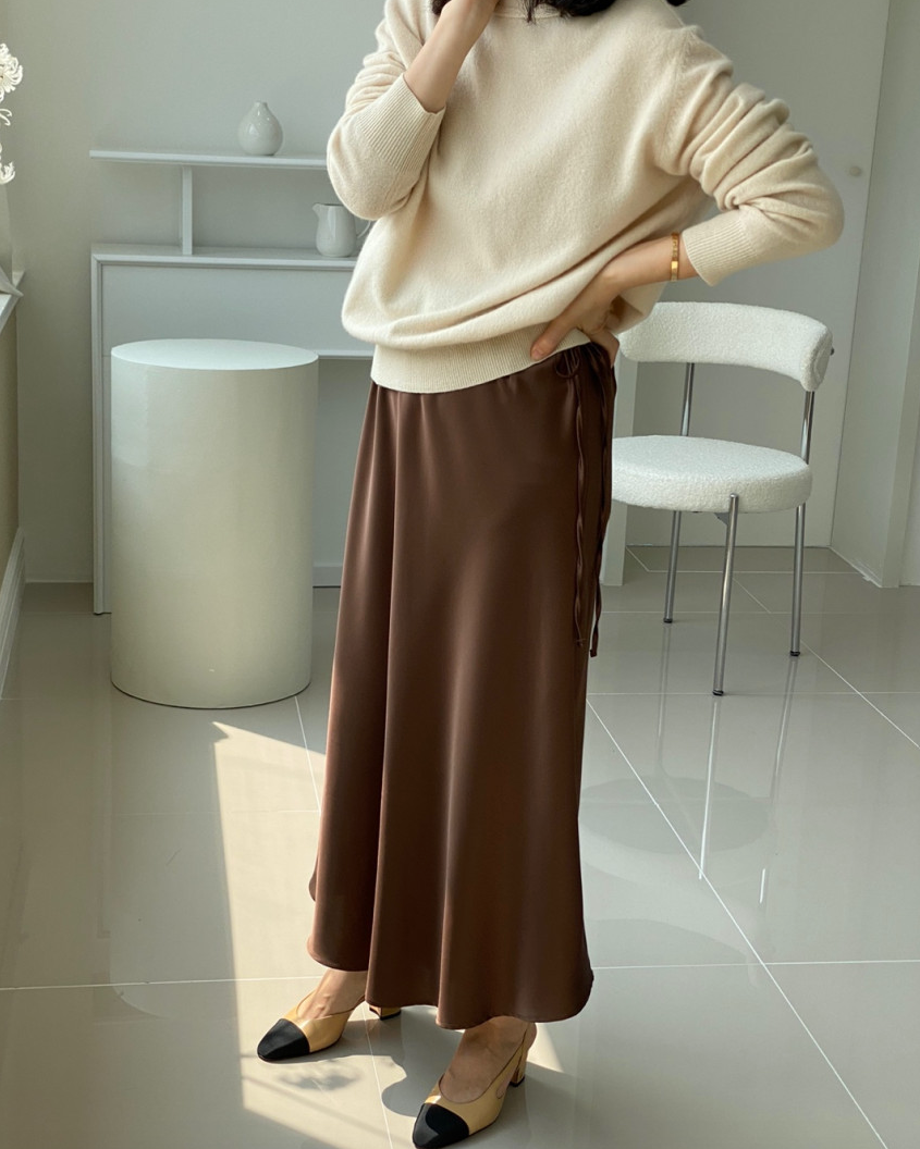Glossy satin skirt