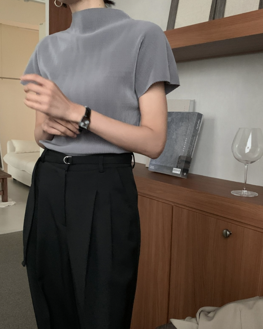 Half neck pleats top