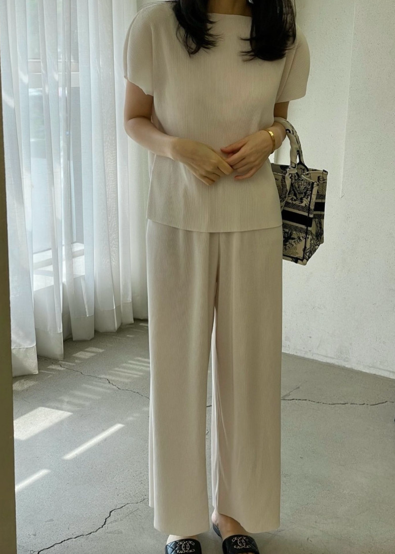 Pleated wide pants