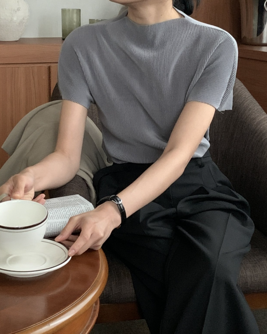 Half neck pleats top