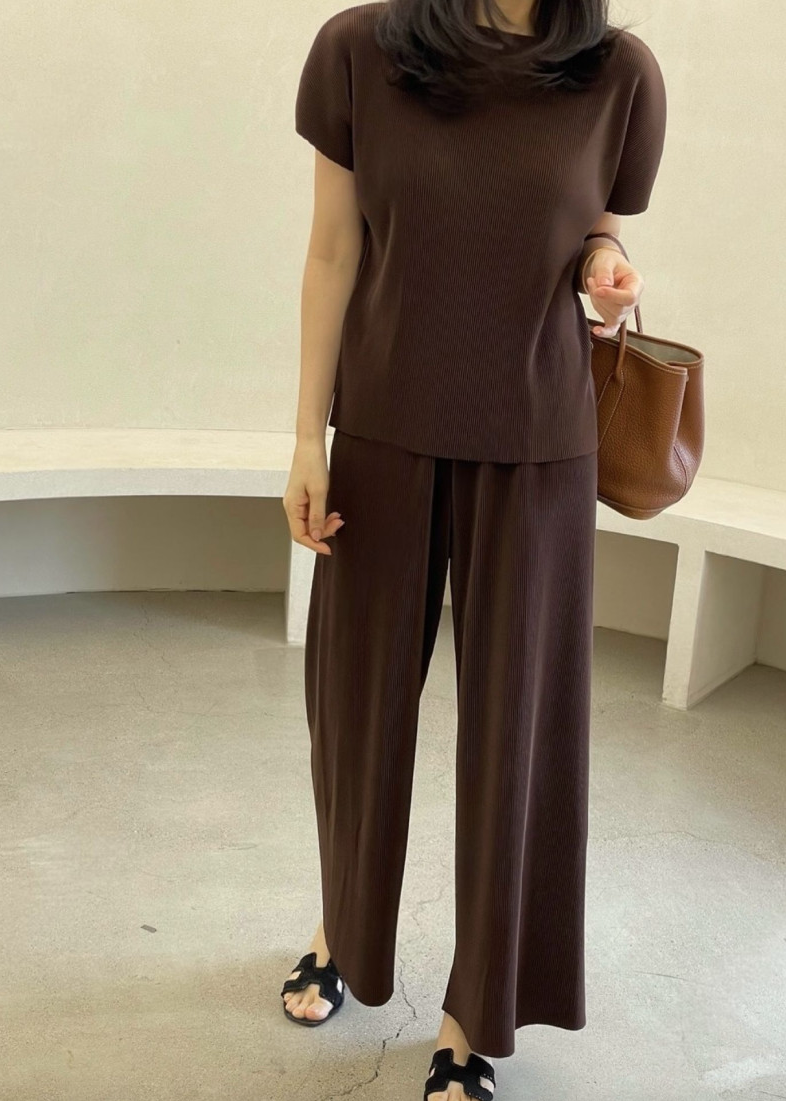 Pleated wide pants