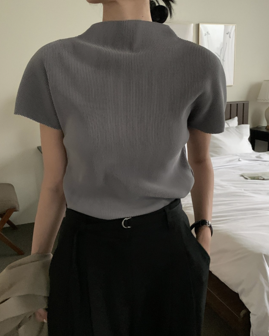 Half neck pleats top