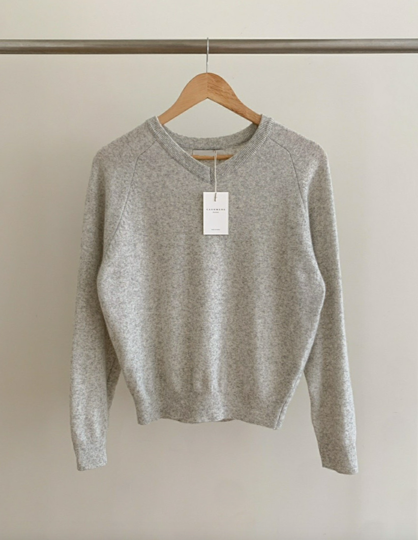 (F/W) Cashmere blend V neck sweater