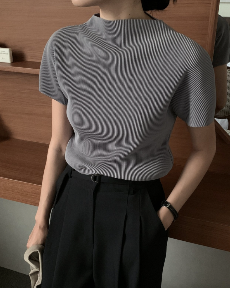 Half neck pleats top