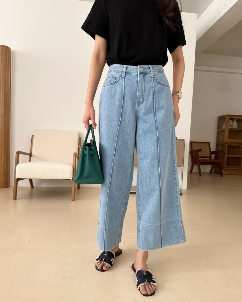 Light denim Pintuck Straight Leg Jeans
