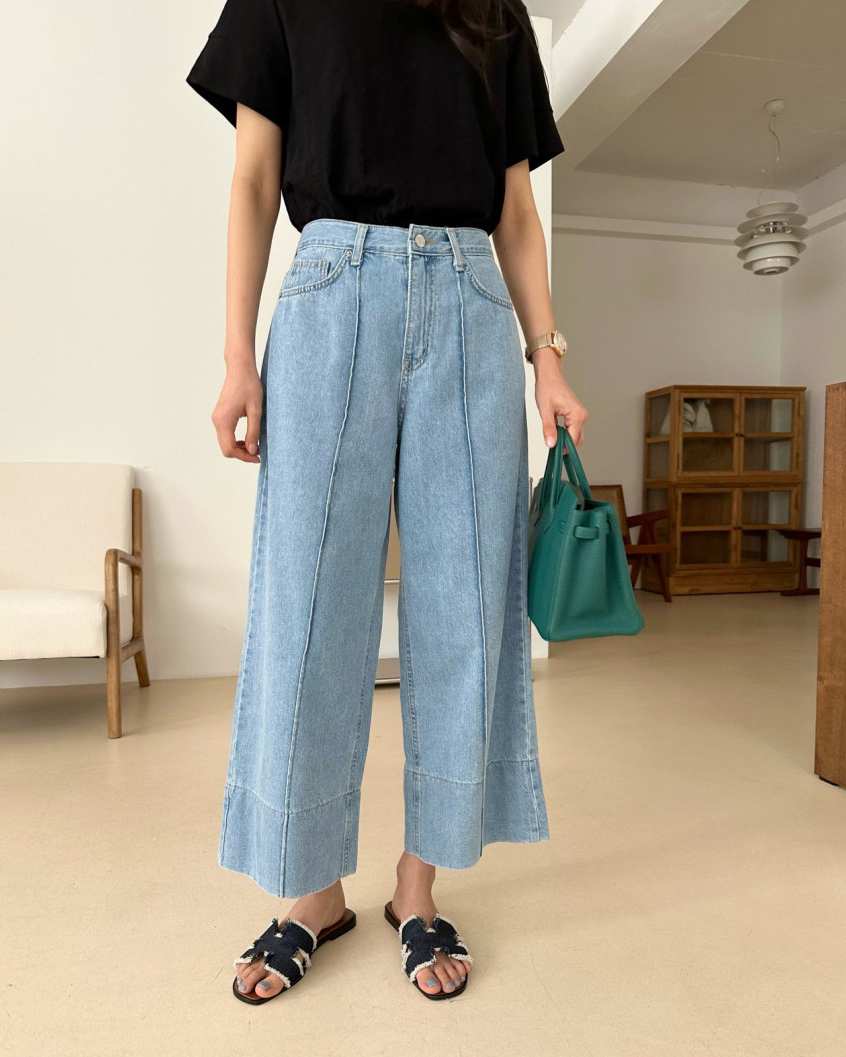 Light denim Pintuck Straight Leg Jeans