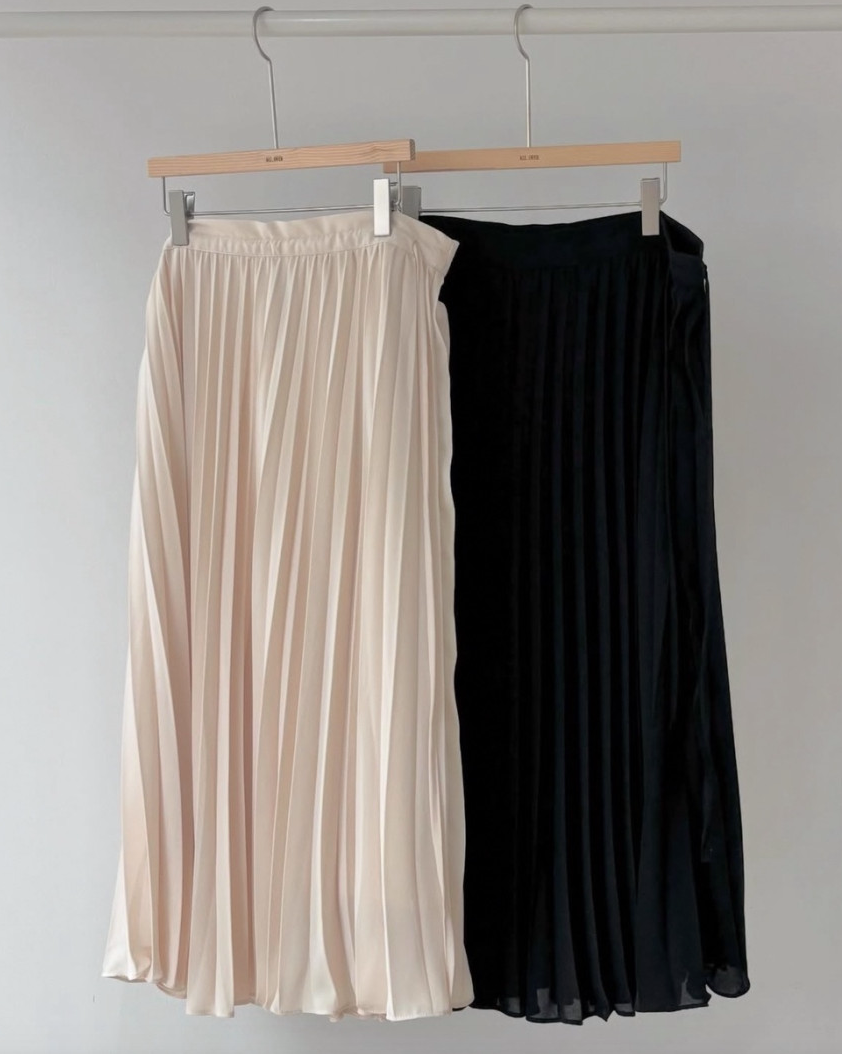 Accordion pleats skirt