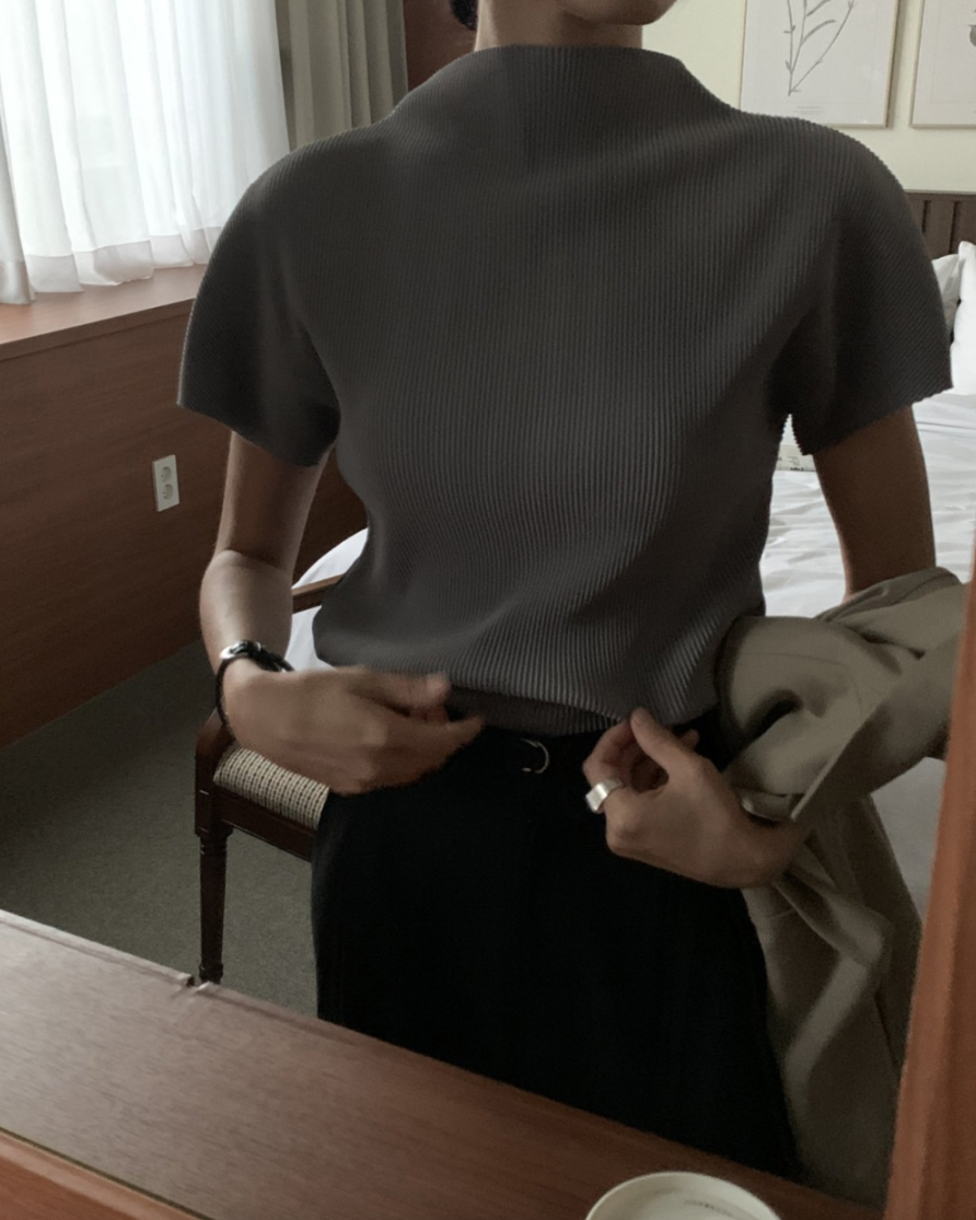 Half neck pleats top
